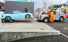 ロードスター運ばれて行く…