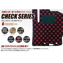初めて純正以外のカーマットを買う。
