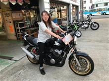 教習場内で…はたして750ccと400ccのバイクでは、違いがあるのか？