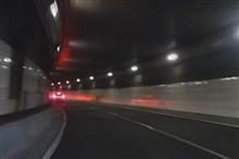 渋滞末尾では前車と適当な車間距離を取りハザードを焚いていないと危ないですよ 渋滞末尾では前車と適当な車間距離を取りハザードを焚いていないと危ないですよ