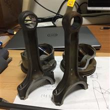2番ピストンピン抜けました〜。