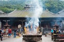 同じ「お寺」であっても　日中じゃこんなに違う！　活気ある中国と　静寂の日本　＝中国メディア 