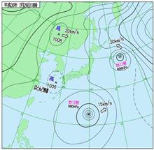 台風が本土近くで東から西へ 