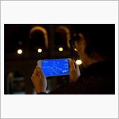 スマホのブルーライトで失明早 ...