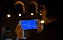 スマホのブルーライトで失明早まる可能性、研究