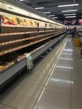 スーパーの食品類は、ほとんどありませんね。