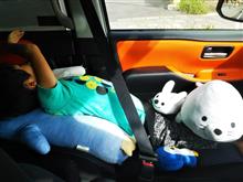 狭い車内 狭い車内