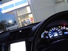 コンビニ駐車場で～！