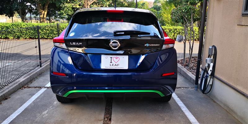 オーロラフレアブルーの日産リーフにカラーラッピングシートをドライヤーとヘラを使って貼ってみました Leaf Miharunoのブログ アクアブルーの世界へようこそ Leaf Miharuno みんカラ