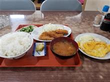 近所のレトロ食堂にて豚カツ定食と玉子焼きを愉しむ 