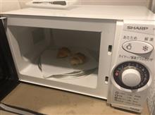 電子レンジでパンを温める