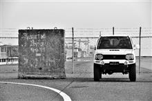 雨上がりの海と　トミカGT-R
