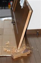 ドアの下を削る