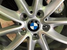 これはユニーク!!マークがいつも上向きになる!?BMWのクルクルホイールキャップ。