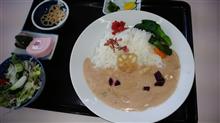 桜そっちのけで、メシです！