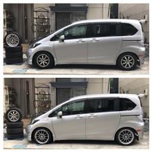 タイヤ交換からの車載タイヤ空気充填用コンプレッサーで空気圧調整