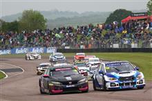 BTCC2019、サットン（レヴォーグ）粘りのレースが続く