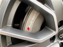 チラ見せ　Audi Sport