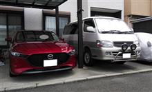 我が家に・・・マツダ３が。