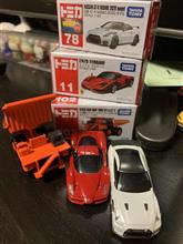 孫3 に トミカ 買いました。 (^ ^)