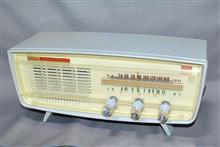 東芝 TOSHIBA 真空管ラジオ かなりやOS 5YC-557 ライトグレー 東芝 TOSHIBA 真空管ラジオ かなりやOS 5YC-557 ライトグレー