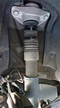 車高調のダストブーツ破けてる