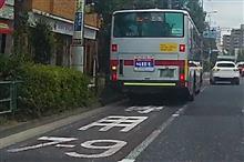 カッコいい車はカッコ良く乗ってこそカッコ良い (バス専用レーン)
