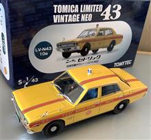1/43TLVの230セドリック日本交通タクシー(1973)です♪