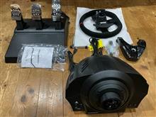 THRUSTMASTER T300RS着た
