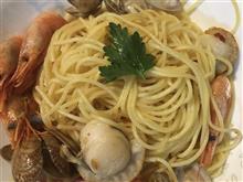 息子、パスタ作る