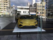 ウラカンエボ　かっこいい黄色い車♪