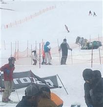 雪山で❗️ヘルメット目立つ⁉️