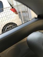 後部座席窓下カーボン調シート貼り 後部座席窓下カーボン調シート貼り