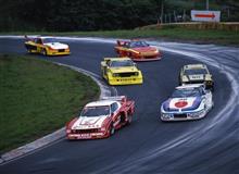 80年代のレーシングカーだよな〜