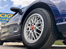 ダイヤモンドブラックもいいけどシルバーが逆に新鮮。コンパクトカー御用達“BBS RG-F”を装着。