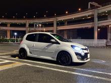 Solo driving on midnight