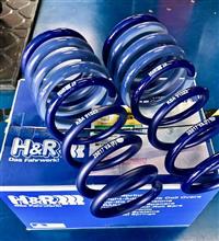 サクッとスタイリッシュにローダウンいろいろ。KW Height Adjustable Spring Kit、そしてH&amp;Rスプリング装着。