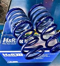 サクッとスタイリッシュにローダウンいろいろ。KW Height Adjustable Spring Kit、そしてH&amp;Rスプリング装着。 