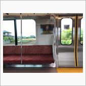 電車はまだガラガラだよ