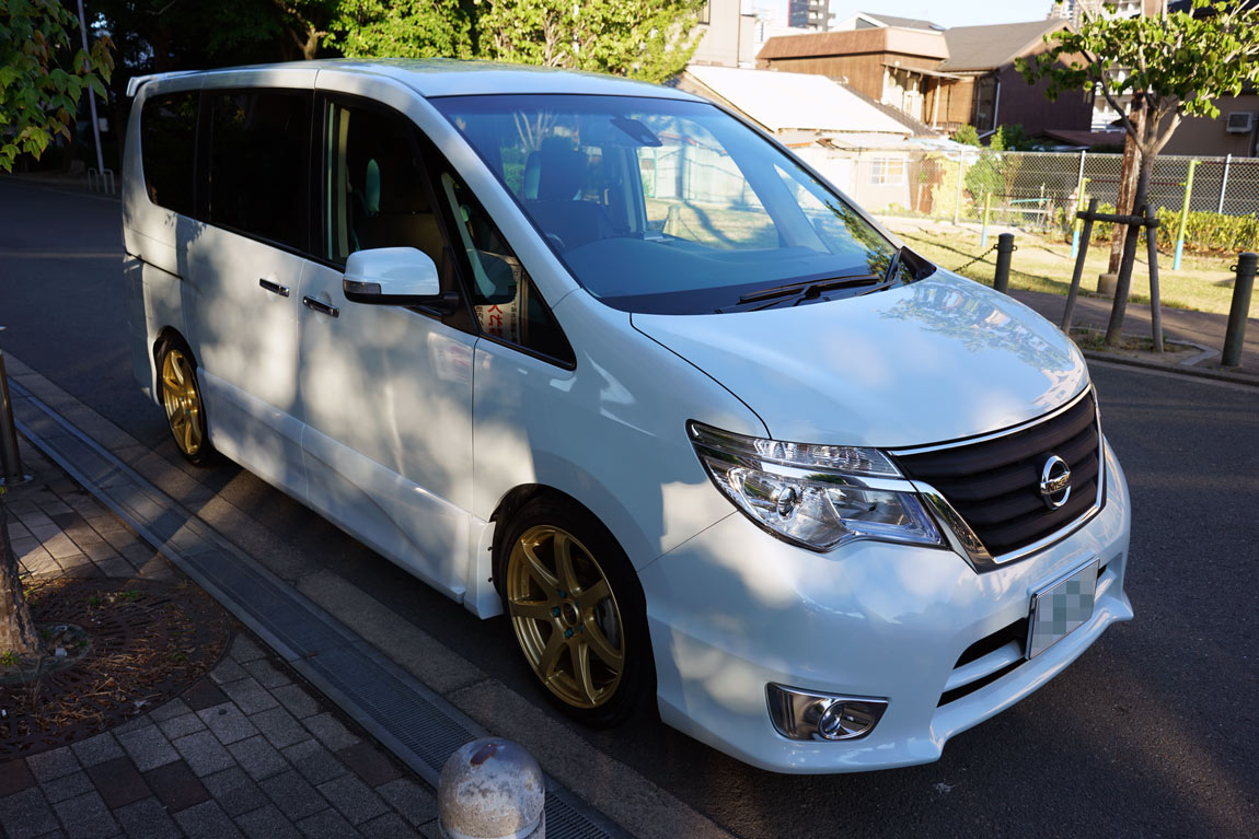 セレナくん洗車 Shoのブログ 小さな庭の小さな車 みんカラ
