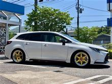 TRDフルエアロをまとったカローラツーリングをほどよくローダウン。仕上げはインペリアルゴールドのWORK ZEAST ST1です!!