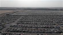 （海外記事・ビデオクリップ９７）Giant scrapyard in Dubai is full of high-end cars