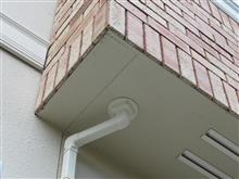 ベランダ排水口へ悪あがき【家】