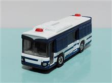 トミカ 1/136スケール　いすゞエルガ2代目モデル 大型人員輸送車仕様