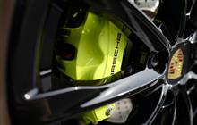 ポルシェ718ケイマン洗車！やはり低ダストブレーキパッドの効果は絶大、ここに欧州と日本とのブレーキの考え方の差を見た
