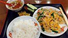 お昼は事務所近くの中華屋さんで。