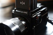 MAMIYA M645にモノクロフィルムで