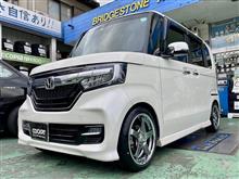 素のままでもプレミアム感たっぷりのN-BOXカスタムですが、タイヤ･ホイール･車高調･マフラー一気投入でさらにスペシャルに!!