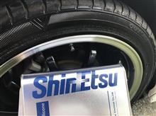 シリコンオイルでタイヤ磨き