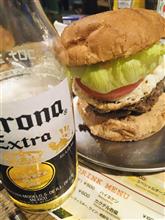 ビールとハンバーガー